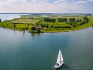 Uw eigen eiland als locatie voor een bedrijfsuitje met overnachting niet ver van Rotterdam (Nederland)