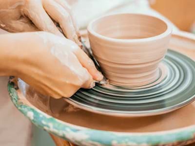 Workshop keramiek maken in Mechelen: van kopjes tot borden